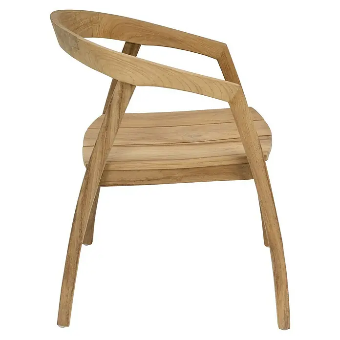 Sunfun Zoe Gartensessel - Teak, Naturfarben, B x T x H: 58 x 60 x 78 cm - Nahaufnahme eines eleganten Holzstuhls mit geschwungenen Linien und natürlicher Holzmaserung.