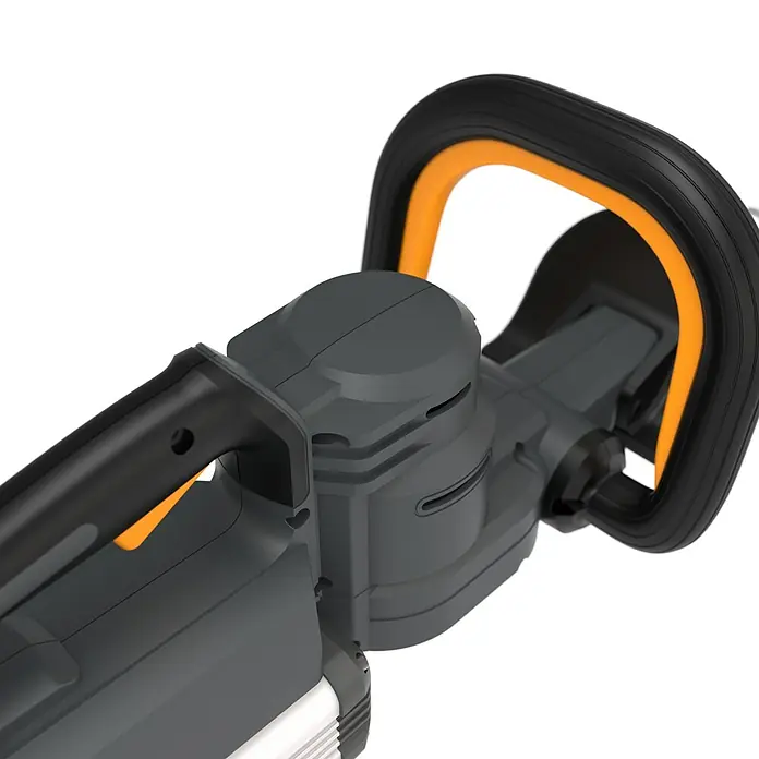 Worx ENVIRO Akku-Heckenschere EG261.9 - 60 V, 2 Ah, 1 Akku - Nahaufnahme einer Heckenschere mit schwarzem Griff und orangefarbenen Akzenten.