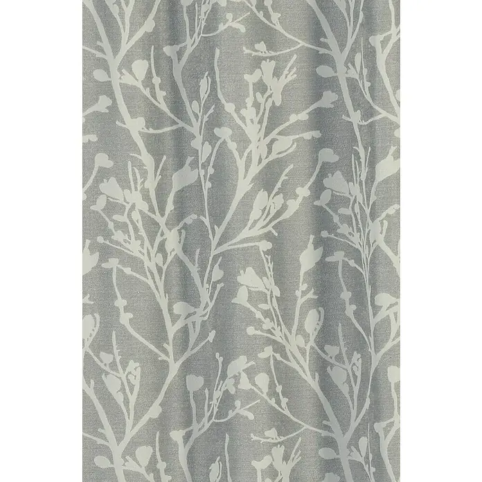 Elbersdrucke Verdunkelungsvorhang Secret Garden - 140 x 255 cm, 100 % Polyester, Grau - Dieses Bild zeigt einen grauen Gardinenstoff mit einem eleganten, weißen Blumenmuster, der jedem Raum einen Hauch von Natur verleiht.