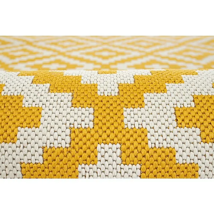 Outdoor-Teppich Monza - Gelb/Weiß, 230 x 160 cm, 100 % Polypropylen - Nahaufnahme eines gelben und weißen Teppichs mit geometrischem Muster.