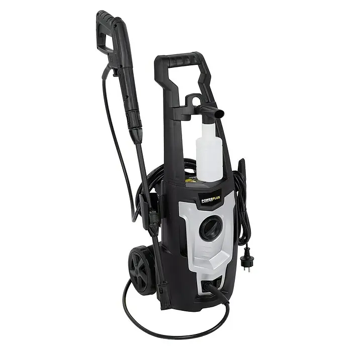 PowerPlus Hidrolimpiadora de alta presión POWXG90405 - 110 bar, 1.400 W, Capacidad de bombeo: 390 l/h - La imagen muestra una hidrolavadora Powerplus en negro y plata, con ruedas para fácil transporte. Ideal para tareas de limpieza en áreas exteriores.