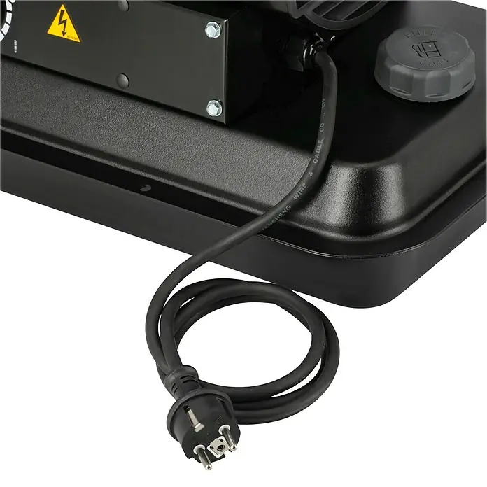 Herkules Calefactor diésel - 10 kW, Consumo de combustible: 0,5 kg/h - Primer plano de un cable de alimentación con enchufe europeo, conectado a un calefactor negro.