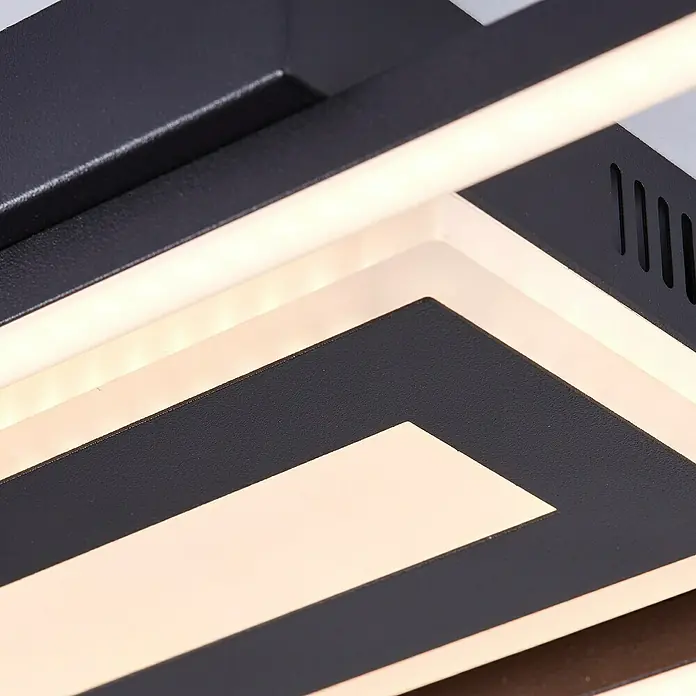 Brilliant LED-Deckenleuchte Besson - 24 W, L x B x H: 16 x 55 x 4 cm, Schwarz, Warmweiß - Nahaufnahme einer modernen, quadratischen LED-Deckenleuchte mit schwarzem Rahmen und warmweißer Beleuchtung, die ein stilvolles Ambiente schafft.
