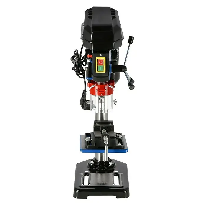 Scheppach Tischbohrmaschine DP16VLS - 500 W, 600 U/min - 2.600 U/min, Spannweite Bohrfutter: 3 mm - 13 mm - Nahaufnahme einer Tischbohrmaschine mit schwarzem Kopf und roter Spindel.
