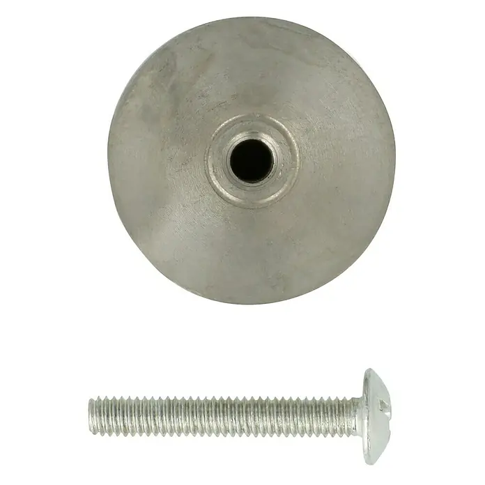Möbelknopf - Typ Möbelgriff: Knopf, Ø x H: 25 x 32 mm, Sonstige, Sonstige - Nahaufnahme eines Metallknopfes mit einer Schraube. Beide Elemente scheinen aus gebürstetem Metall zu sein und liegen vor einem schwarzen Hintergrund.