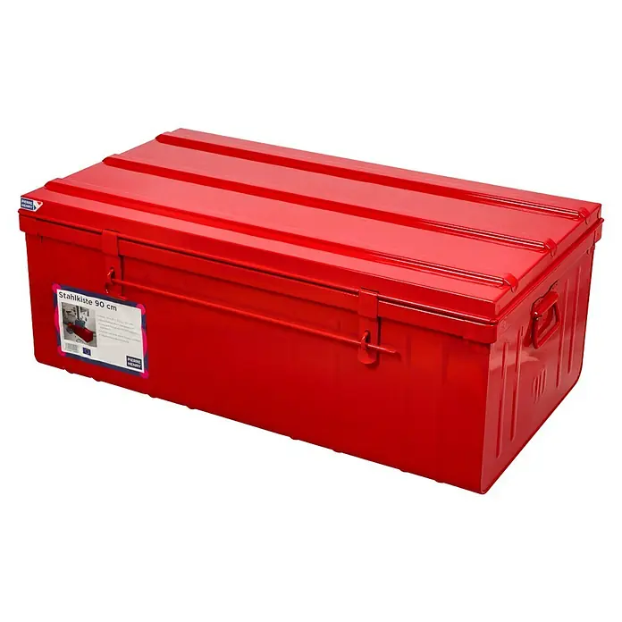 Aufbewahrungs- & Transportbox - L x B x H: 90 x 50 x 37 cm, Rot - Eine rote Stahlkiste "Stahlkiste 90 cm" mit einem Etikett, ideal für Werkzeuge und Zubehör, robust und geräumig für den täglichen Gebrauch.