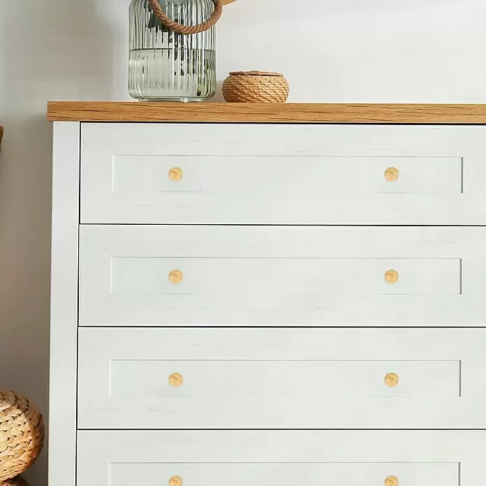 Häfele Pomo para muebles - Tipo de tirador del mueble: Botón, Ø x Al: 44 x 35 mm, Madera, Lacado, Natural - Cómoda blanca de cuatro cajones, cada uno con dos pomos de madera clara. Tiene una tapa de madera natural.