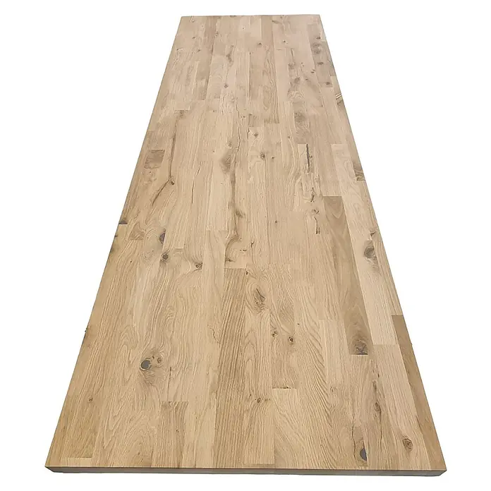 Leimholzplatte Treppenstufe Eiche Rustic - Eiche, Qualitätsstufe Leimholzplatte: B/C, 2.400 x 650 x 40 mm - Eine attraktive Arbeitsplatte aus Holz mit sichtbarer Maserung. Eine großartige Ergänzung für jede Küche oder Werkstatt mit warmem Farbton.