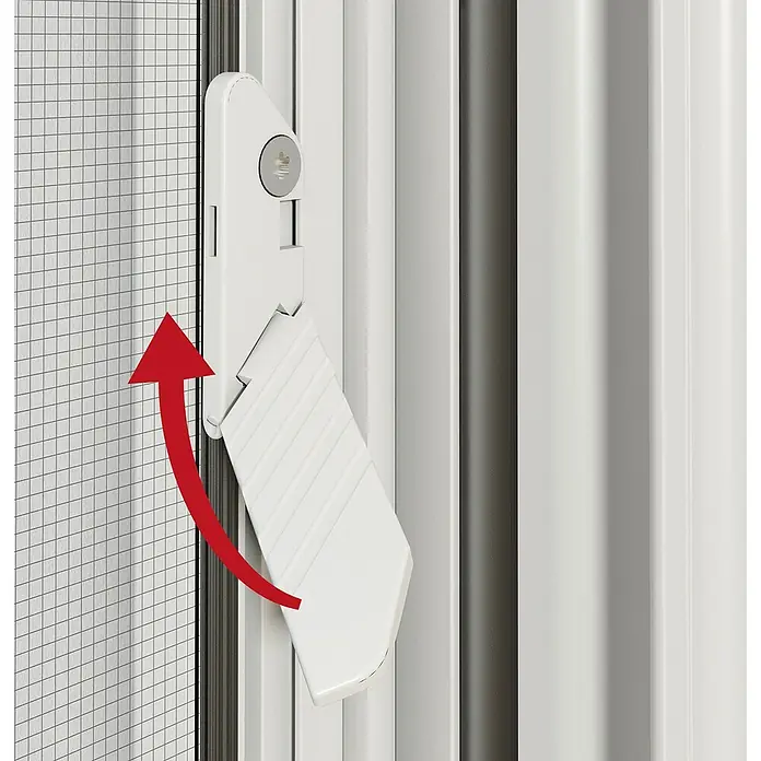 Windhager Insektenschutzfenster Expert - B x H: 120 x 220 cm, Weiß, Montage Insektengitter: Klemmen - Nahaufnahme eines weißen Fenstergriffs mit einem roten Pfeil, der die Drehbewegung des Griffs andeutet.
