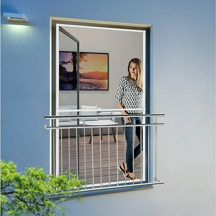Windhager Insektenschutzfenster Expert - B x H: 120 x 220 cm, Weiß, Montage Insektengitter: Klemmen - Ein Insektenschutzgitter an einer Balkontür, das vor Insekten schützt und gleichzeitig eine gute Belüftung des Raumes ermöglicht.