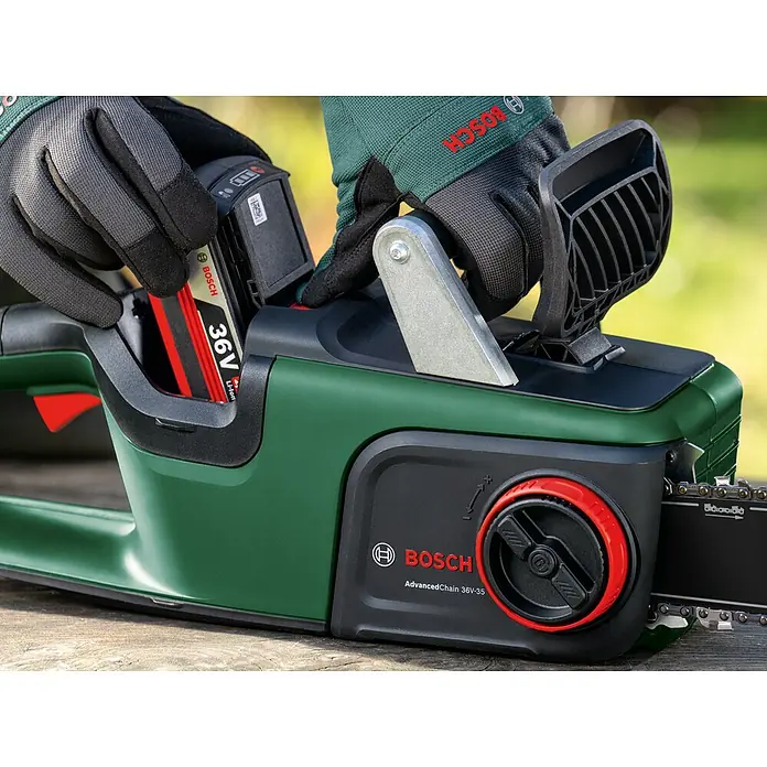 Bosch Power for All 36V Akku-Kettensäge AdvancedChain 36V-35-40 - 36 V, Li-Ionen, Ohne Akku, Schwertlänge: 35 cm - Akkuschrauber von Bosch mit 36V Akku, ideal für Gartenarbeiten und Heimwerkerprojekte.