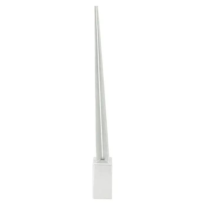 Einschlagbodenhülse - 71 x 71 x 750 mm - Nahaufnahme einer weißen, spitzen Düse für eine Kartuschenpistole, ideal für präzises Auftragen von Dichtstoffen und Klebstoffen.