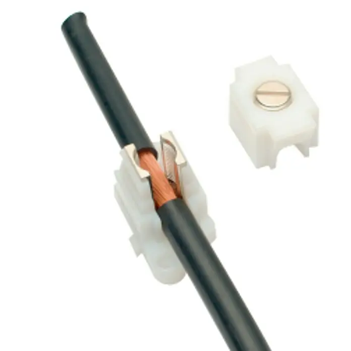 Regleta de bornes HPS35 - L x An x Al: 36 x 36 x 34 mm, Número de polos: 12 ud., Latón - Un primer plano de un conector de perno partido conectado a un cable negro, con una tapa suelta al lado.