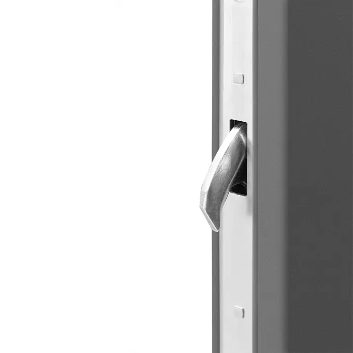 Splendoor Haustür Thermodoor PLUS SPL - 110 x 210 cm, DIN Anschlag: Rechts, Anthrazitgrau Feinstruktur - Nahaufnahme eines Fenstergriffs aus Metall, der in einem Rahmen montiert ist. Detailaufnahme von Fensterbeschlägen.