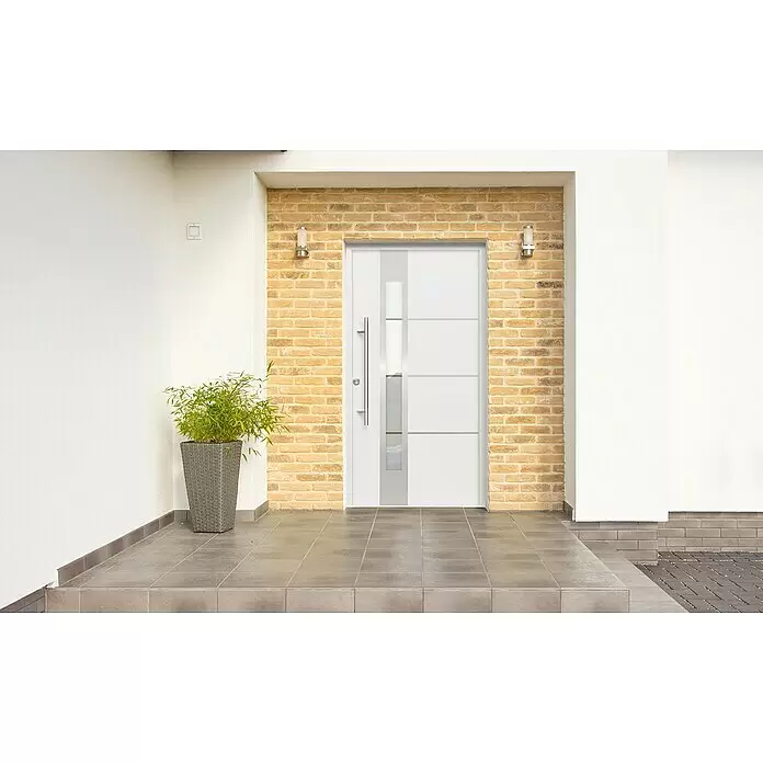 Splendoor Haustür Thermodoor PLUS SP50 - 100 x 210 cm, DIN Anschlag: Links, Verkehrsweiß - Moderne weiße Haustür mit Glaspaneelen und langem silbernem Griff, in einem Ziegel-Eingangsbereich mit gefliester Veranda und Topfpflanze.