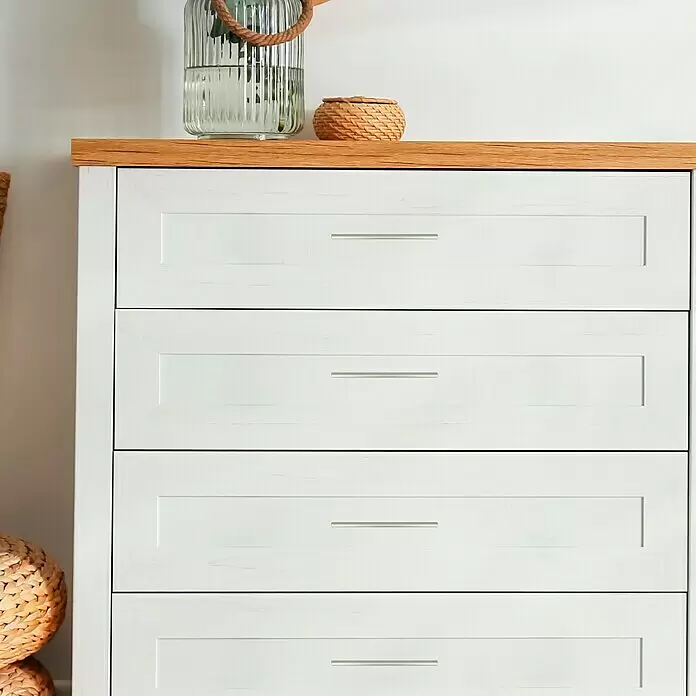 Häfele Tirador para muebles - Tipo de tirador del mueble: Estribo, Distancia entre orificios: 192 mm, Acero inoxidable - Cómoda blanca con tapa de madera clara y cuatro cajones, cada uno con un tirador plateado.