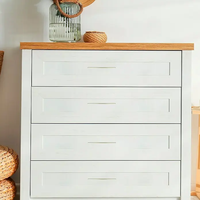 Häfele Tirador para muebles - Niquelado, Distancia entre orificios: 128 mm, An x L: 30 x 130 mm - Cómoda de cajones de madera lacada en blanco con cuatro cajones y una tapa de madera marrón claro. Diseño decorativo para cualquier hogar.