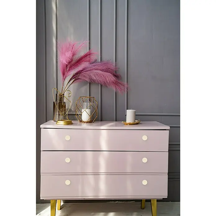 Möbelknopf-Set - 4 Stk., Typ Möbelgriff: Knopf, Ø x H: 40 x 29 mm, Sonstige, Sonstige - Eine Kommode in sanftem Rosa mit goldenen Akzenten, geschmückt mit dekorativen Elementen, die einen Hauch von Eleganz und Stil verleihen.