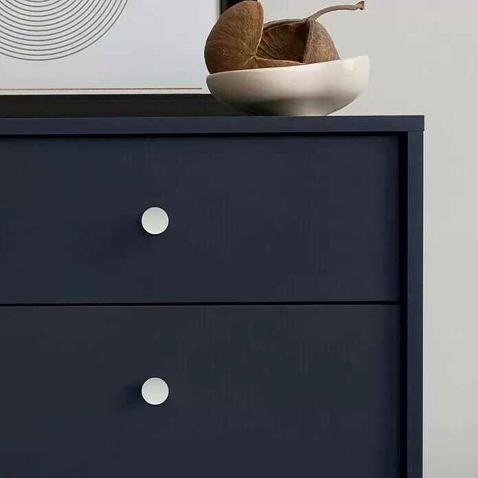 Häfele Pomo para muebles - Tipo de tirador del mueble: Botón, Ø x Al: 32 x 25 mm, Porcelana, Lacado - Cómoda azul oscuro con dos pomos redondos blancos.