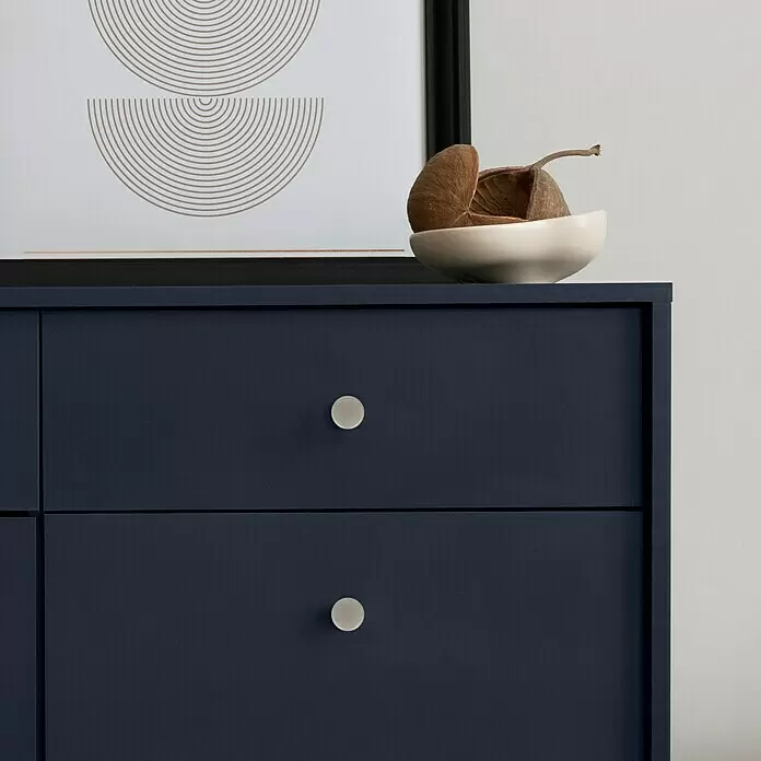 Häfele Pomo para muebles - Tipo de tirador del mueble: Botón, Ø x Al: 11 x 25 mm, Mate - Cómoda azul oscuro de dos cajones con tiradores redondos claros, decorada.