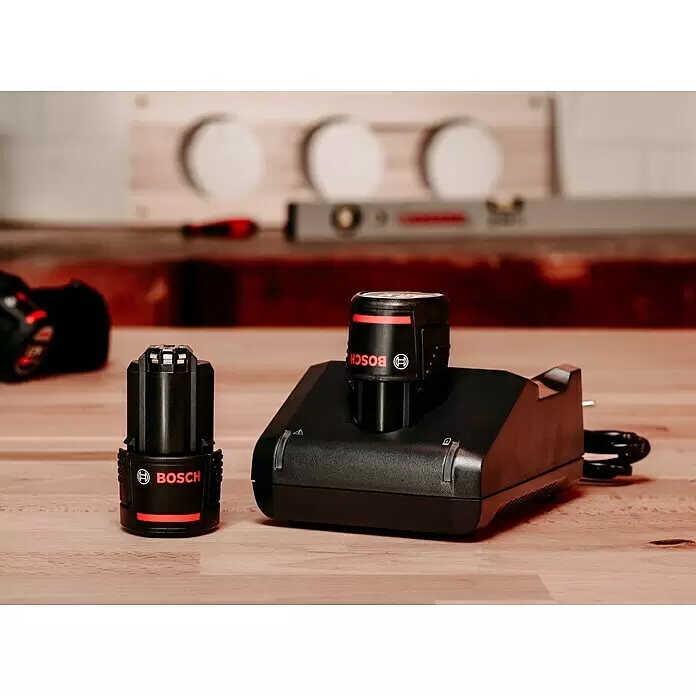 Bosch Professional Akku & Ladegerät Starter-Set GAL 12V-4 & 2 x GBA 12V/2 Ah - 12 V, 2 Akkus, 2 Ah - Stimmungsaufnahme