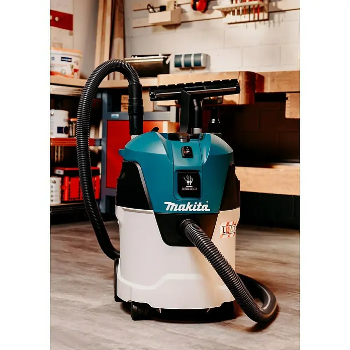 Makita Aspirador en seco y húmedo eléctrico VC2512L - 1.000 W, 25 l - La aspiradora en seco inalámbrica Makita garantiza la limpieza en el taller. El dispositivo es robusto e ideal para uso profesional.