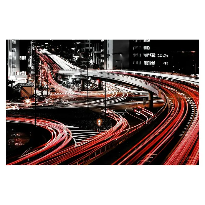 Papermoon Premium collection Fototapete Straße - B x H: 200 x 149 cm, Vlies - Nachtaufnahme einer belebten Stadtstraße mit Lichtspuren und moderner Architektur, die eine dynamische urbane Szene zeigt.