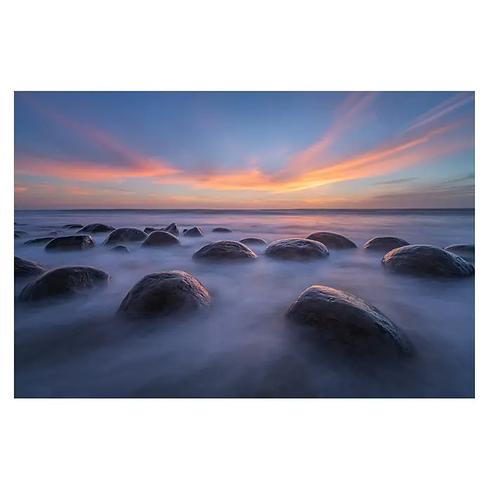 Papermoon Premium collection Fototapete Sunset Ball Beach - B x H: 400 x 260 cm, Vlies - Verträumte Landschaft mit glatten Felsen im Wasser, eingefangen in einem langen Belichtungsfoto bei Sonnenuntergang.