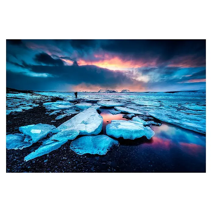 Papermoon Premium collection Fototapete Badlands III - B x H: 300 x 223 cm, Vlies - Eisbrocken am Ufer mit Spiegelung des Himmels im Wasser, atmosphärische Landschaft.