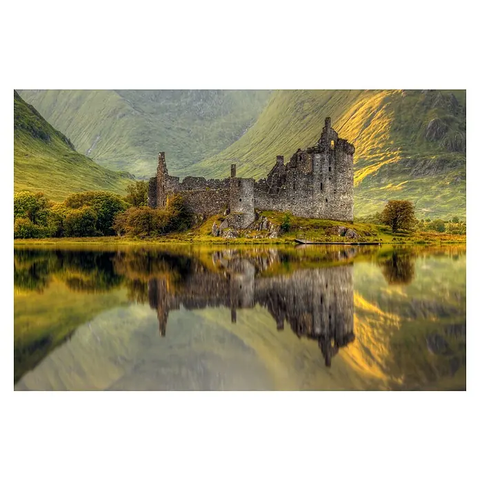 Papermoon Premium collection Fototapete Kilchurn - B x H: 400 x 260 cm, Vlies - Kilchurn Castle, Schottland: Ein historisches Schloss mit ruhiger Wasserspiegelung und sanften Hügeln, perfekt für eine ruhige Auszeit.