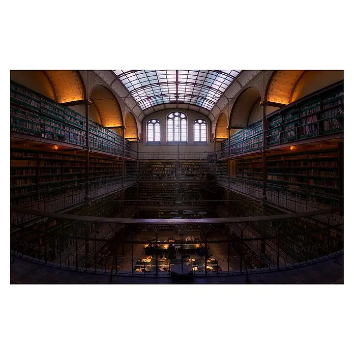 Papermoon Premium collection Fototapete Rijksmuseum Bibliothek - B x H: 400 x 260 cm, Vlies - Einblick in eine Bibliothek mit mehrstöckigen Bücherregalen und einem Lesesaal unter einem Glasdach.
