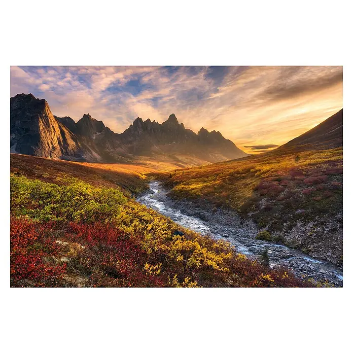 Papermoon Premium collection Fototapete Bergparadies - B x H: 450 x 280 cm, Vlies - Landschaft mit Bergen, Fluss und Herbstfarben bei Sonnenuntergang. Die goldenen Farbtöne erzeugen eine warme, einladende Atmosphäre.