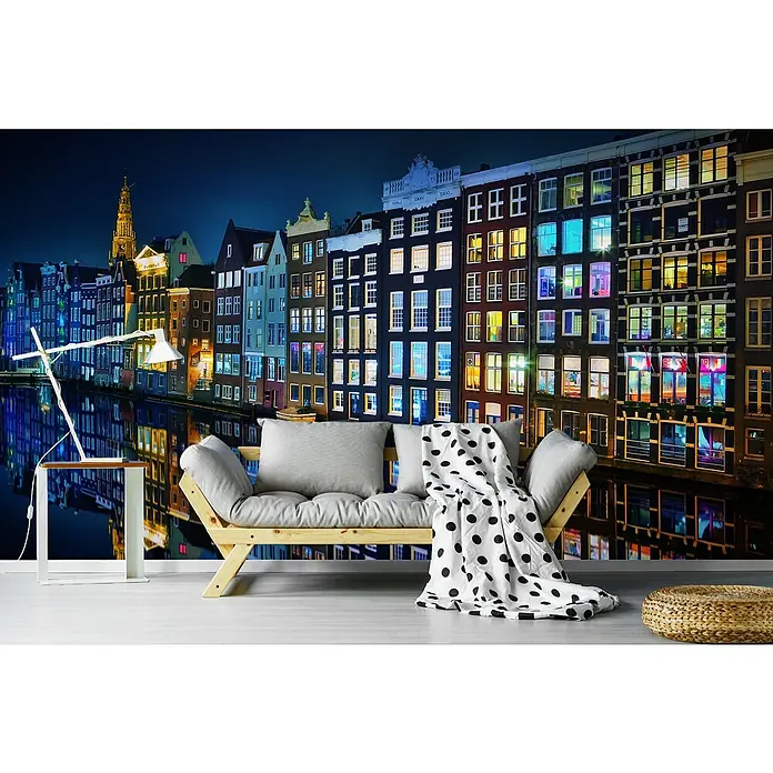 Papermoon Premium collection Fototapete Amsterdam Spiegel - B x H: 500 x 280 cm, Vlies - Stilvolle Fototapete mit einer nächtlichen Stadtansicht, die eine gemütliche Atmosphäre in jedem Raum schafft. Ideal für Wohnzimmer oder Schlafzimmer.