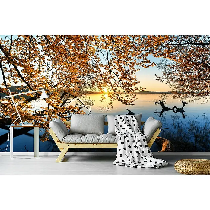 Papermoon Premium collection Fototapete Herbstmorgen - B x H: 400 x 260 cm, Vlies - Bezaubernde Fototapete mit See-Motiv bei Sonnenuntergang. Die Couch mit Kissen und Decke lädt zum Entspannen vor dieser Kulisse ein.