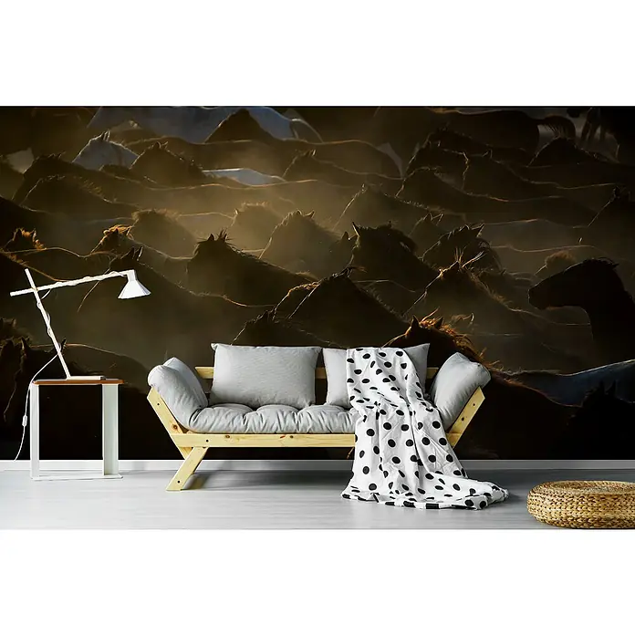 Papermoon Premium collection Fototapete Natur Pferdeherde - B x H: 500 x 280 cm, Vlies - Wohnzimmer mit einer Fototapete mit Pferdemotiv, einem hellen Sofa mit Kissen und einer Stehlampe. Die Tapete ist ein echter Blickfang.