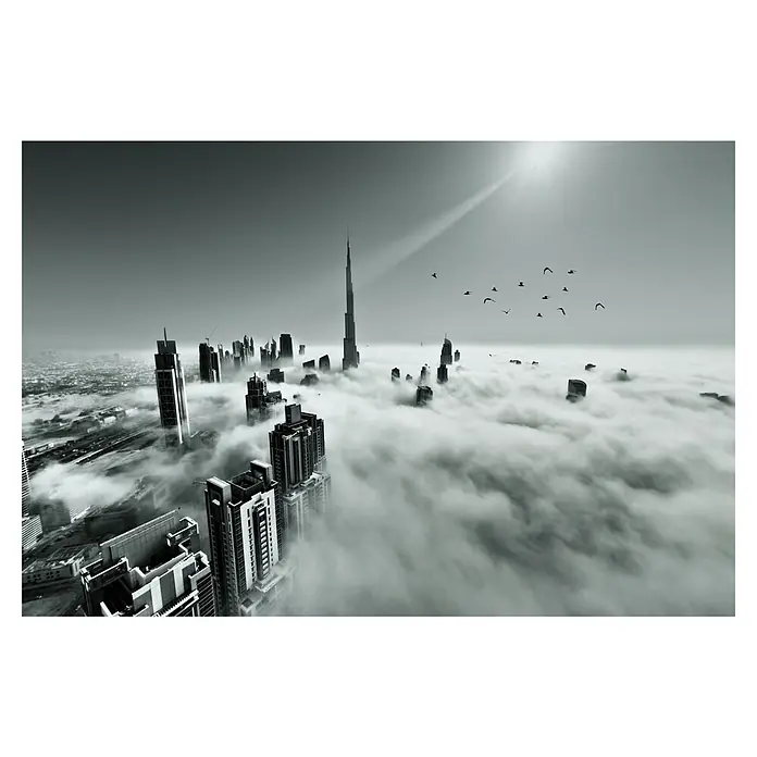 Papermoon Premium collection Fototapete Dubai - B x H: 500 x 280 cm, Vlies - Schwarz-Weiß-Foto von Wolkenkratzern, die aus einer Wolkendecke ragen, wobei der Burj Khalifa im Zentrum steht und Sonnenlicht im Hintergrund scheint.