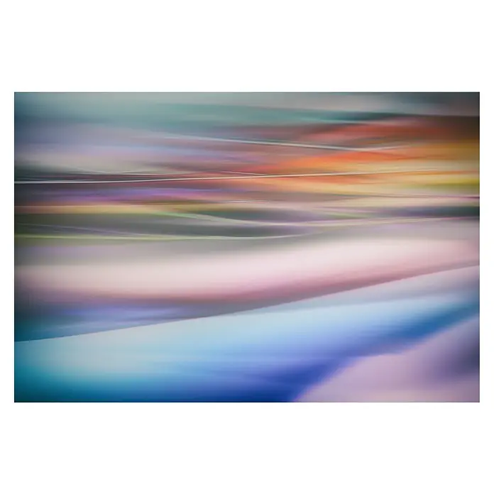 Papermoon Premium collection Fototapete Lichtspiel abstrakt - B x H: 500 x 280 cm, Vlies - Abstraktes Gemälde mit fließenden Linien in Blau, Rosa, Orange und Grün, das eine dynamische und harmonische Komposition ergibt.