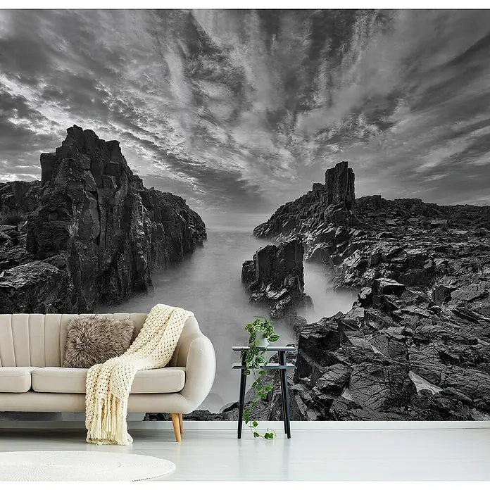 Papermoon Premium collection Fototapete Tor zum Himmel - B x H: 350 x 260 cm, Vlies - Wandbild mit felsiger Küstenlandschaft in Schwarzweiß, das eine dramatische und natürliche Atmosphäre schafft. Ideal für moderne Wohnräume.