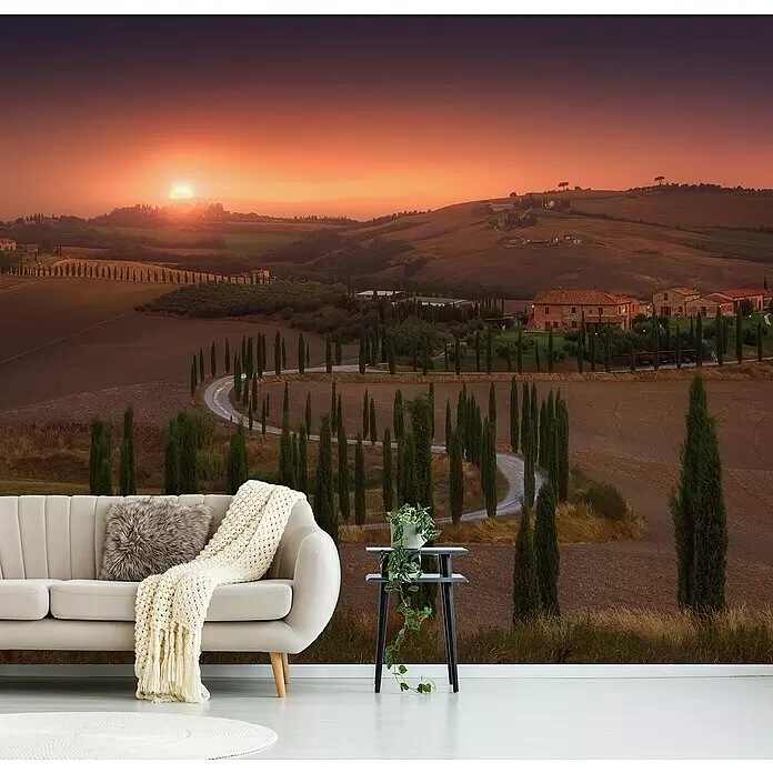 Papermoon Premium collection Fototapete Toskana - B x H: 250 x 186 cm, Vlies - Wandbild einer toskanischen Landschaft bei Sonnenuntergang, das einem modernen Wohnzimmer eine stimmungsvolle Atmosphäre verleiht.