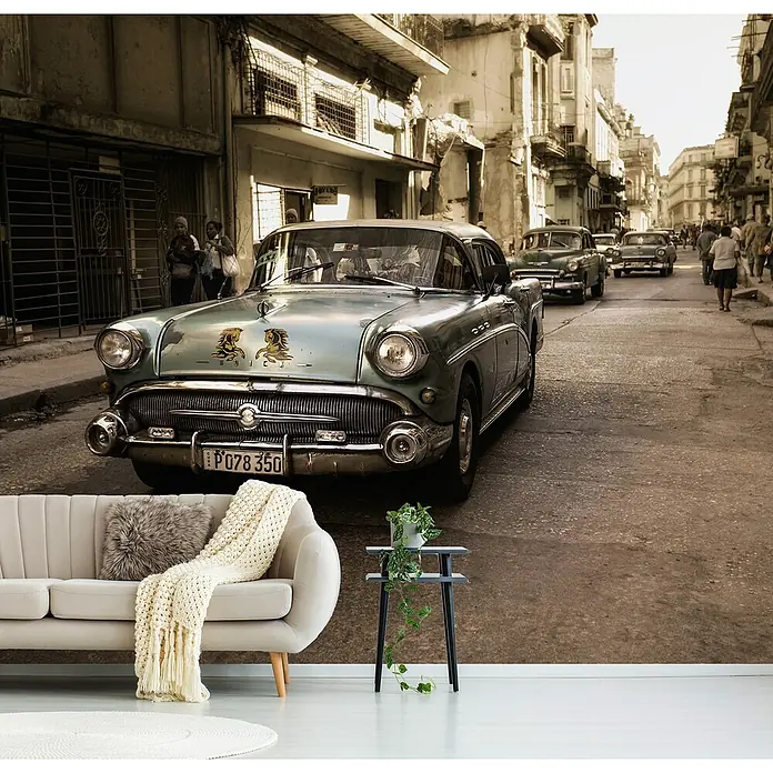 Papermoon Premium collection Fototapete Alte Havanna-Straße - B x H: 450 x 280 cm, Vlies - Elegante Wandtapete mit einem Oldtimer in Havanna, die jedem Raum einen Hauch von Vintage-Charme verleiht. Perfekt für Liebhaber klassischer Autos.