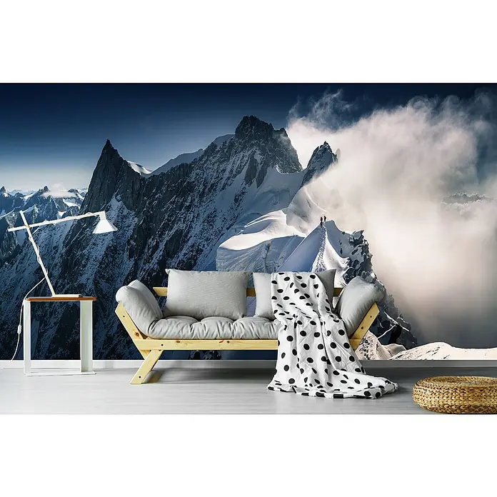 Papermoon Premium collection Fototapete Auf der Linie gehen - B x H: 450 x 280 cm, Vlies - Elegante Dekoration mit einem Wandbild von schneebedeckten Bergen, das eine ruhige Atmosphäre schafft. Das Design ist modern und passt perfekt in Wohnräume.