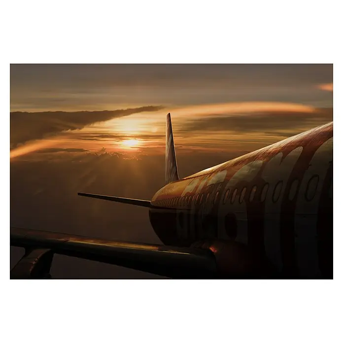 Papermoon Premium collection Fototapete Aus dem Flug - B x H: 250 x 186 cm, Vlies - Blick aus dem Flugzeugfenster auf einen Sonnenuntergang. Das Flugzeug ist von der Fluggesellschaft Air Asia und im Hintergrund ein beeindruckender Sonnenuntergang.