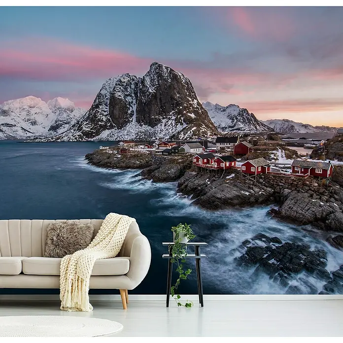 Papermoon Premium collection Fototapete Bunter regnerischer Morgen - B x H: 500 x 280 cm, Vlies - Das Foto zeigt eine Fototapete mit einer Küstenlandschaft und einem Sofa, das sich perfekt in jeden Raum einfügt und eine tolle Atmosphäre schafft.