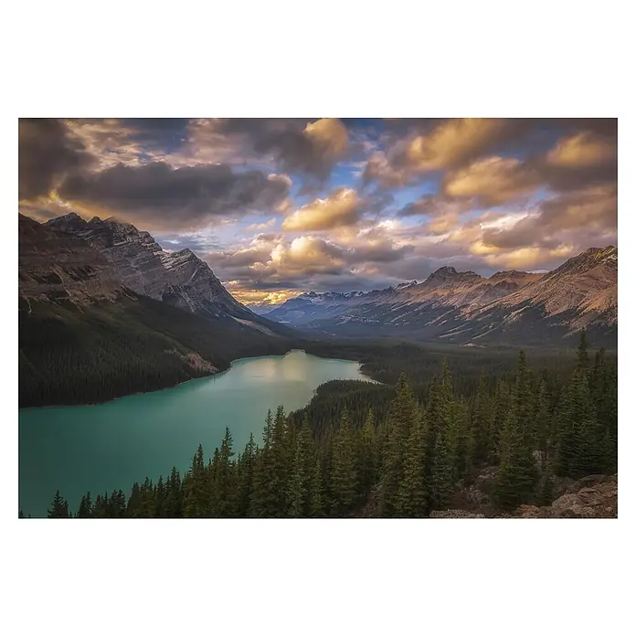Papermoon Premium collection Fototapete Peyto-See Abenddämmerung - B x H: 250 x 186 cm, Vlies - Spektakuläre Aussicht auf den türkisfarbenen Peyto Lake in Kanada, umrahmt von Bergen, Wäldern und einem dramatischen Himmel.