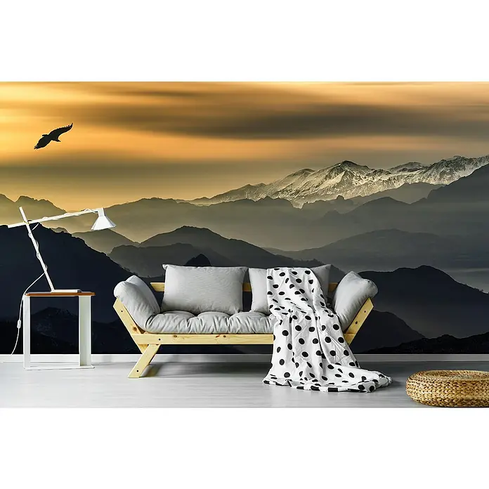 Papermoon Premium collection Fototapete Schichten - B x H: 350 x 260 cm, Vlies - Elegante Inneneinrichtung mit einem stilvollen Sofa, einer Stehlampe und einer dekorativen Berglandschaft Tapete für ein gemütliches Ambiente.