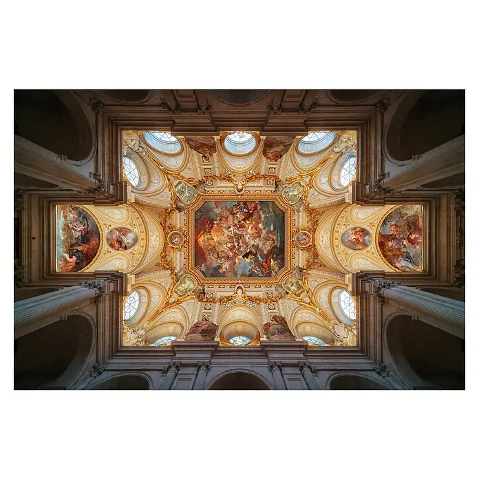 Papermoon Premium collection Fototapete Real - B x H: 250 x 186 cm, Vlies - Opulente Deckenmalerei im königlichen Schloss, die kunstvolle Details und architektonische Pracht zur Schau stellt.