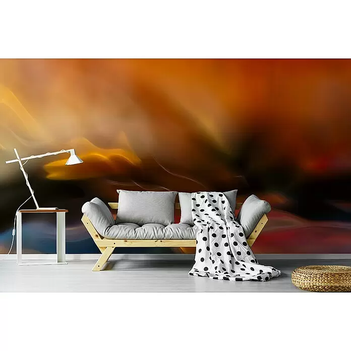 Papermoon Premium collection Fototapete Abstrakter Lichtschatten - B x H: 200 x 149 cm, Vlies - Abstrakte Wandmalerei in warmen Orange-, Gelb- und Rottönen, ein Blickfang hinter einem modernen Sofa.