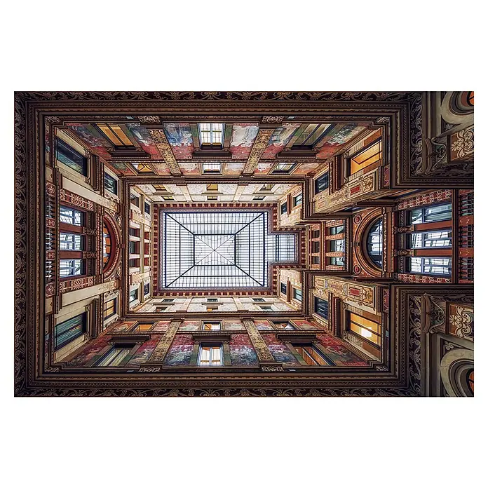 Papermoon Premium collection Fototapete Rom - B x H: 200 x 149 cm, Vlies - Blick auf die detailreiche Decke eines historischen Gebäudes mit Glasdach, verziert mit Malereien und Ornamenten.