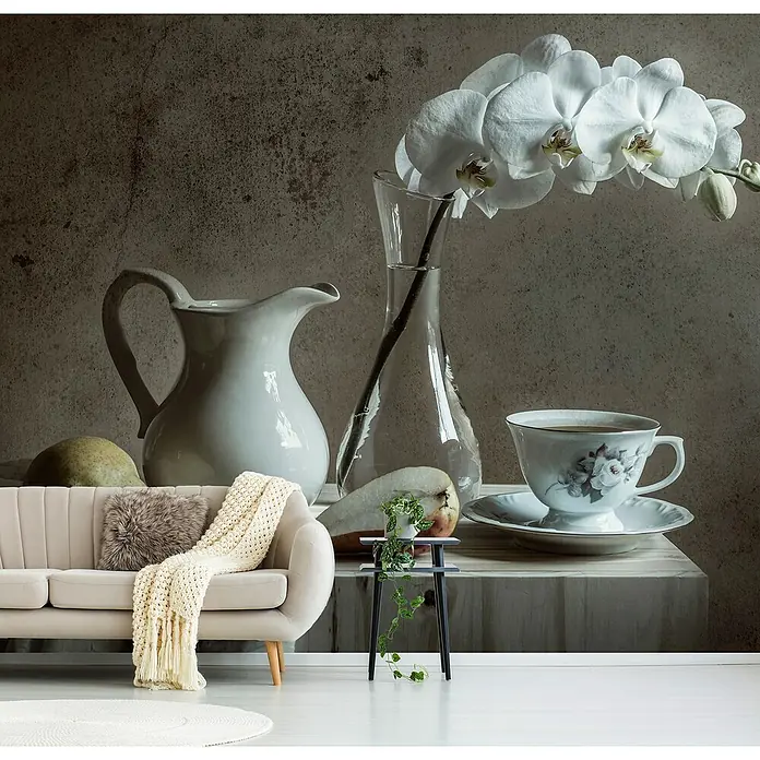 Papermoon Premium collection Fototapete Alte Mauer - B x H: 250 x 186 cm, Vlies - Dekorative Stillleben-Tapete mit Blumen, Krug, Teetasse und Früchten auf einem Podest, ideal für Wohnräume.