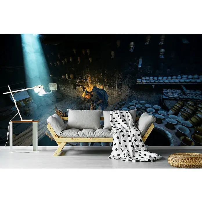 Papermoon Premium collection Fototapete Töpfern im Dachgeschoss - B x H: 250 x 186 cm, Vlies - Wandbild mit Keramikmotiv, das eine Werkstatt mit Töpfer und fertigen Produkten zeigt. Ideal für kreative Räume und zur Inspiration.
